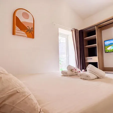 T2 Et Cour Privee 300 M Des Bains Thermaux Apartamento Rochefort (Charente-Maritime)