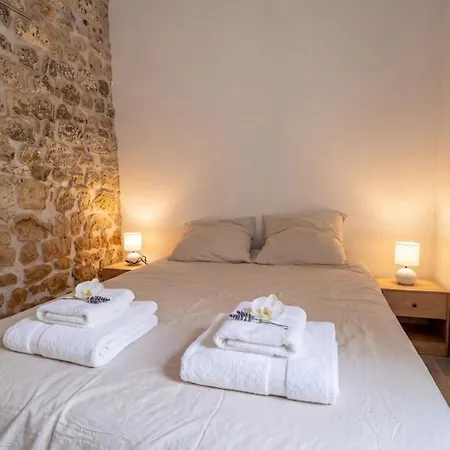 T2 Et Cour Privee 300 M Des Bains Thermaux * Rochefort (Charente-Maritime)