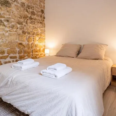 T2 Et Cour Privee 300 M Des Bains Thermaux * Rochefort (Charente-Maritime)